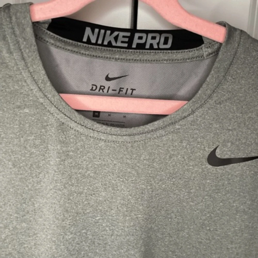 Mens Nike Pro‎ fitted performance tee shirt Medium Gray